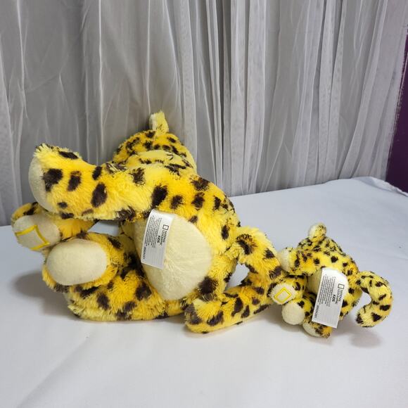 National Geographic Cheetah Spotted Momma Cat and Baby Stuffed Plush Animal Toy - Picture 8 of 14